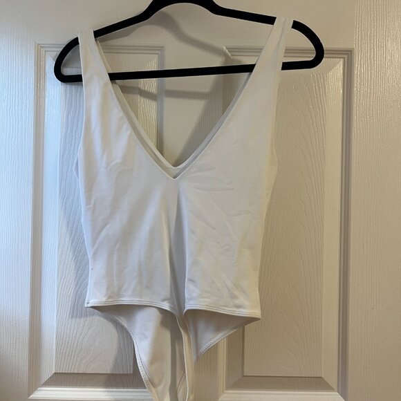Aritzia Babaton Contour V-neck Bodysuit - Picture 4 of 4